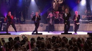 The Boy Band Con:   ϸ